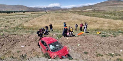 Bayburt’ta otomobil takla attı, 8 kişi yaralandı