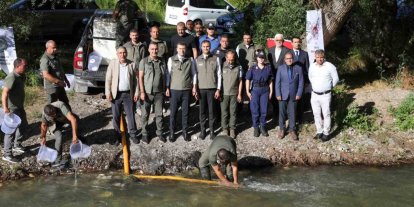 Ecemiş Çayı’na 15 bin alabalık yavrusu bırakıldı