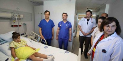 Kardeşini aynı hastalıktan kaybeden 8 yaşındaki Kırgızistanlı Akhmarcan AÜ’de sağlığına kavuştu