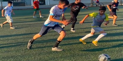 Kur’an kursu öğrencileri futbolla kardeşlik bağlarını güçlendiriyor