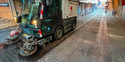 Efeler’de tarihi çarşılar ve sokaklar temizlendi