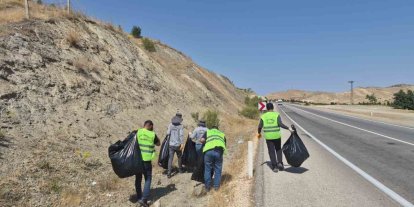 Elazığ’da 4 ton çöp toplandı