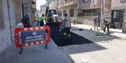 Akdeniz’de yol ve kaldırım çalışmaları aralıksız sürüyor