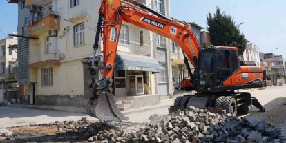 Tarsus’ta 17 sokak 10 bin ton sıcak asfaltla yenilendi