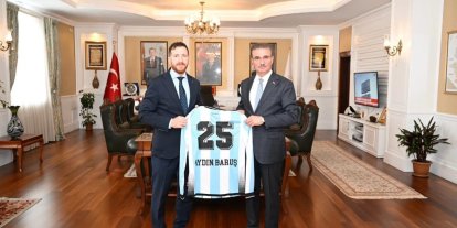 Başkan Dal’dan Vali Baruş’a 25 numaralı forma