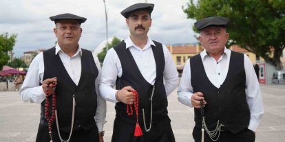 Çarşamba Beyleri, geleneksel kıyafetleriyle geçmişi geleceğe taşıyor