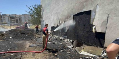 Çanakkale’de ev ve arabalar yanmaktan son anda kurtuldu