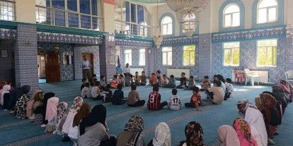 Edremit Şehitlik Camii’nde Yaz Kur’an Kursu öğrencilerine ‘Hazret-i Peygamber’ semineri