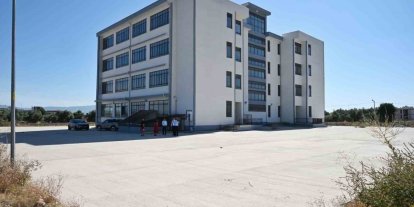 Efeler’de yeni ortaokul eğitim öğretim yılına hazırlanıyor