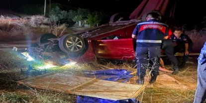 İnegöl’de otomobil şarampole yuvarlandı: 3 yaralı