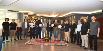 Elazığ Ticaret Borsası’nda emek veren meclis üyelerine teşekkür plaketi