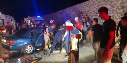 Bursa’da iki otomobil kafa kafaya çarpıştı: 5 yaralı, 2 ölü