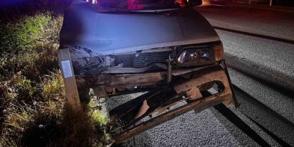 Bariyerlere çarpan otomobilin sürücüsü yaralandı