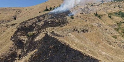 Bitlis’te çıkan örtü yangını itfaiye ve köylüler tarafından söndürüldü