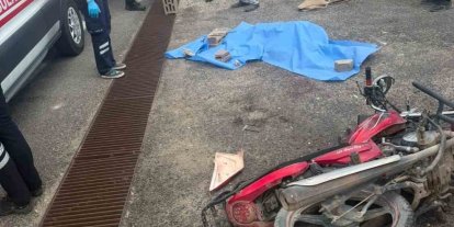 Kontrol çıkan motosiklet duvara çarptı