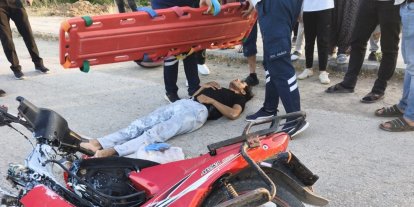 Forklifte çarpan motosiklet sürücüsü yaralandı