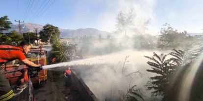 Erzincan’da arsa yangını büyümeden söndürüldü