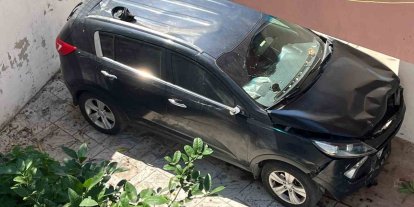 Sinop’ta otomobil apartman boşluğuna düştü