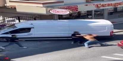 Ataşehir’de iki kişinin sokak ortasındaki kavgası kameraya yansıdı