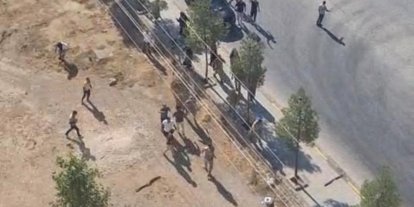 Jandarma önünde arazi anlaşmazlığı nedeniyle birbirlerine girdiler