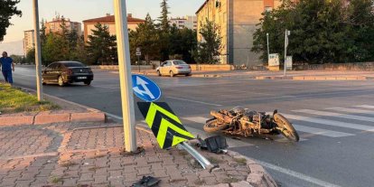 Kayseri’de otomobilin çarptığı motosiklet sürücüsü ağır yaralandı