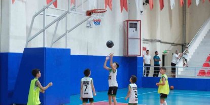 Buharkent’te genç basketbolcular kıyasıya mücadele etti