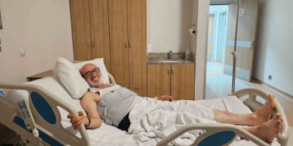 Beslediği boğasının saldırısına uğradı, oğlunun müdahalesiyle hayatta kaldı