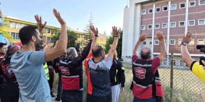 Motosikletlilerden onkoloji servisindeki çocuklara sürpriz