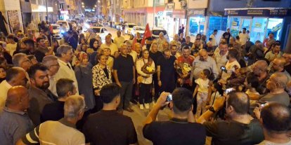 Dünya şampiyonu olan genç güreşçi Özdenur’a yaşadığı ilçede coşkulu karşılama