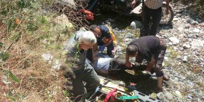 3 tekerlekli motor dere yatağına devrildi: Dede öldü, 2 torunu yaralandı