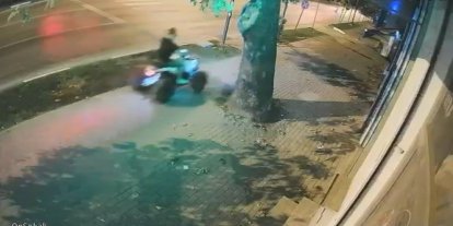 Bursa’da kaza dehşeti saniye saniye kamerada...ATV ile yolun karşısına geçerken canından oldu