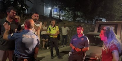 Mahalleyi savaş alanına çevirdi, alkollü kadın sürücü karıştığı kazayı unuttu