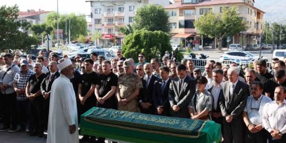 Şehit babası Mehmet Zengin son yolculuğuna uğurlandı