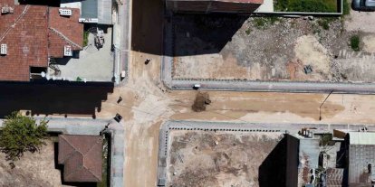 Elazığ’da mahallelerde yol ve kaldırım yenileme çalışması