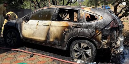 Orman ekipleri, yanan otomobili görüp söndürdü