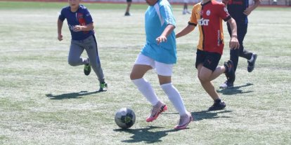Camiler arası futbol turnuvasında ilk düdük çaldı