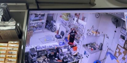 Eskişehir’de motosikletin dükkana girdiği kazanın görüntüleri ortaya çıktı