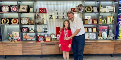 Özel sporcu Elif Ertek’in çifte başarısı gururlandırdı