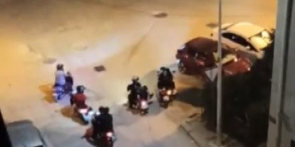 Gece saatlerinde çevreye rahatsızlık veren motosikletli gruba vatandaştan tepki