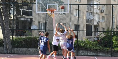 Yenilenen basketbol sahasına Efe İbrikoğlu’nun adı verildi