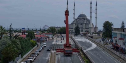 Yıkımı süren Reşadiye Viyadüğü’nde ilk beton blok sökülerek alındı