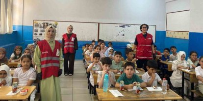 Muş’ta Kızılay ekiplerinden öğrencilere ikram