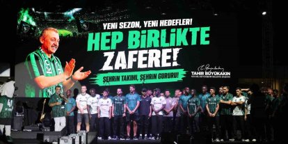 Kocaelispor yeni sezon öncesi gövde gösterisi yaptı: Metehan tanıtıldı, taraftar Buray’la coştu