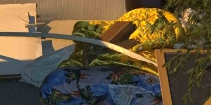 Başkent’te vatandaşlar çöp konteynerlerin yanına bırakılan eşyaların toplanmamasına tepki gösterdi