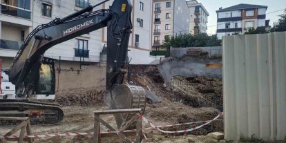 Çekmeköy’de istinat duvarı yıkılan inşaatın yanındaki 5 katlı bina boşaltıldı