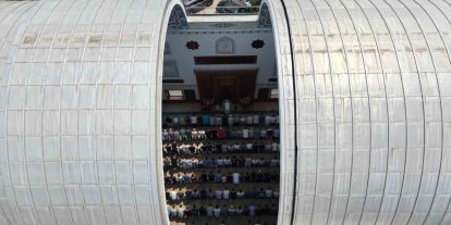 Bursa’daki ’Sunrooflu Cami’ mimarisiyle dikkat çekiyor