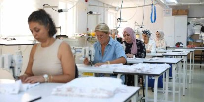 Didim’de kadınlar dikiş öğrenirken üretime de katkı sağlıyor