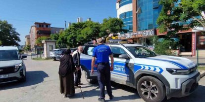 Belçika’dan gelen yaşlı çift yolunu kaybetti, zabıta yardıma koştu