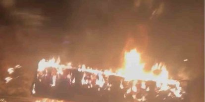 Kuzey Marmara Otoyolunda saman yüklü tır dorsesi alevlere teslim oldu
