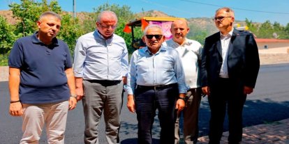 Başkan Büyükkılıç, Sazyolu caddesindeki sıcak asfalt çalışmalarını inceledi